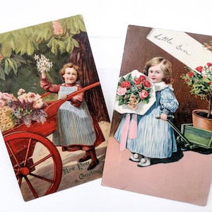 Due cartoline antiche con bambine giardiniere e fiori, cartoline da collezione con tema Primavera, bambine, fiori, epoca primo '900