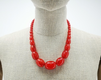Collier vintage de perles graduées en bakélite rouge, collier Art déco Français des années 1930
