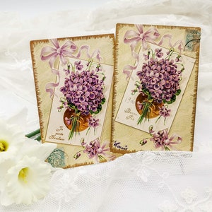 Antigo cartão postal francês com violetas e fitas de lavanda, cartão postal da era vitoriana, decoração em relevo, escrito, datado do ano 1906 - 1908