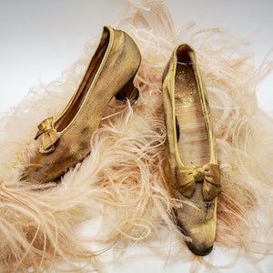 Antique Italian Lady&#39;s shoes, bronze color silk lamè shoes with bows, signed antique evening shoes for lady, dating to years 1910&#39;s