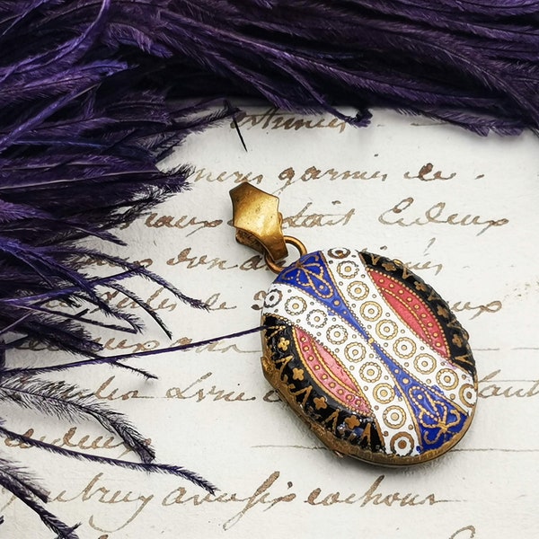 Antico medaglione ovale francese decorato con smalto cloisonné, pendente medaglione apribile, gioiello epoca Napoleone terzo