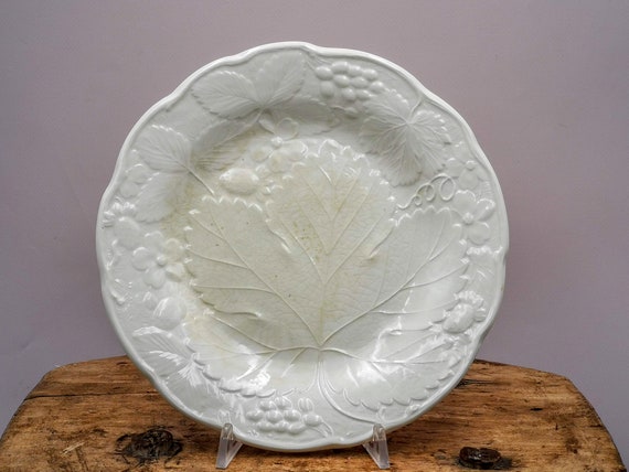 An English Davenport Ceramic Platter An English Davenport Ceramic Platter
