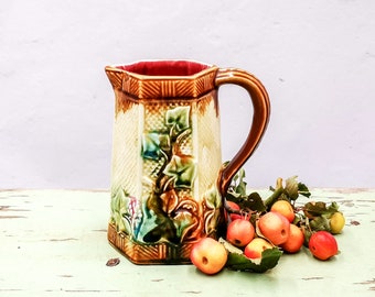 Antica brocca in ceramica barbotine, decoro in rilievo con edera, brocca barbotine vintage, manifattura Onnaing epoca primo '900