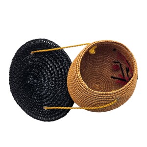 Interior view of vintage 1940s straw novelty bag