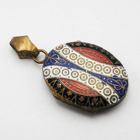 Antique French oval locket, enameled opening meda… - image 6