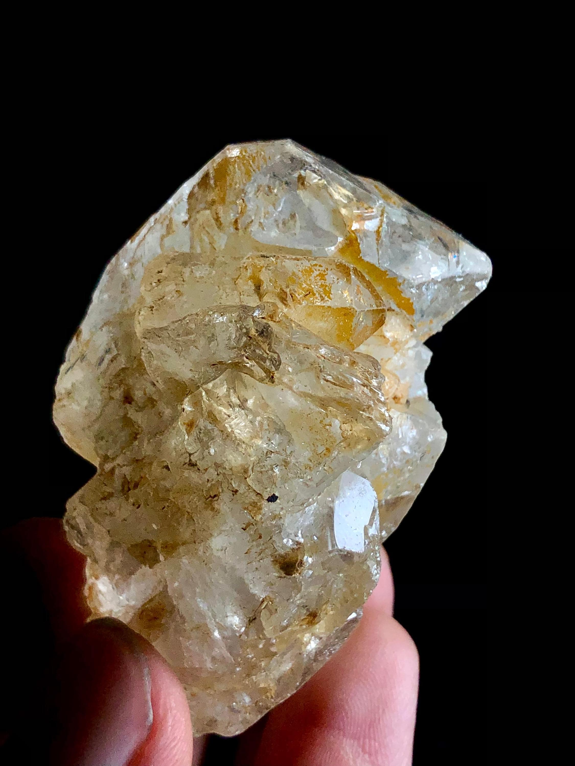 82:gram Extremely Rare Top Iron Window Quartz SPECIMEN From