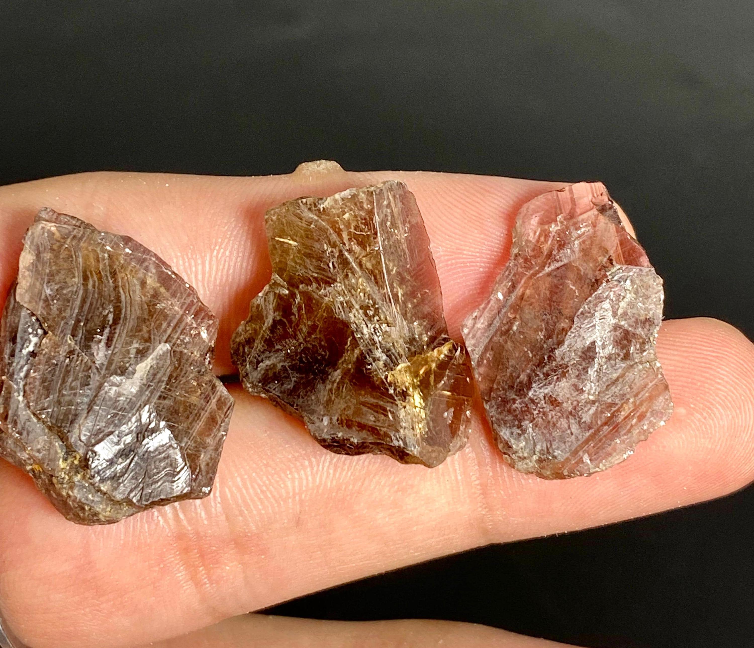 アキシナイト2.07ct Rare Color Change Axinite Crystal: Red, Pink, Blue Clear Gemstone