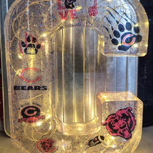 Diseño de letras de resina iluminadas de los Chicago Bears por Instant Experience