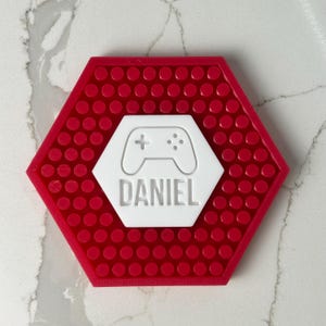 Aangepaste siliconen gameronderzetters: set van 4 | Op maat gemaakte onderzetter met gamertag en gamepad-ontwerp | Gamercadeau voor hem | Cadeau-idee voor gamer