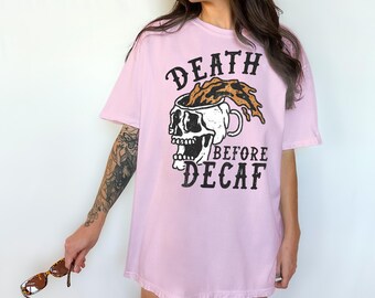 Koszulka „Death Before Decaf” w kolorach komfortu, zabawna koszulka, czarny humor
