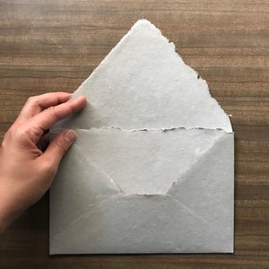 Grandes juegos de papelería de boda de papel hecho a mano A9, sobres con borde de deckle en papel hecho a mano de trapo de algodón gris cálido