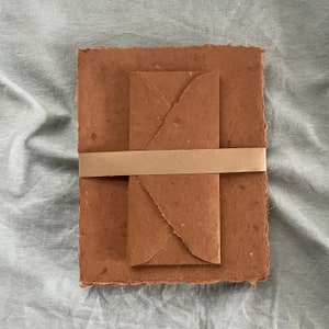Juego de papelería - Papel hecho a mano de color naranja óxido con sobres para escribir cartas