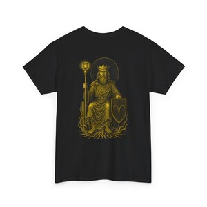 Maglietta unisex Imperatore Ariete, design ispirato al mito del simbolo di leadership e potere, determinazione dell'anima, maglietta coraggio, maglietta con la carta dell'Imperatore, Ariete