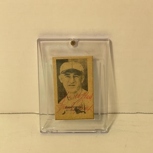 ヴィンテージ コレクターズアイテム 1930 年代 フランク フリッシュ サイン入りカード 2&5/8”L x 1&5/8”W セントルイス フランク フリッシュ「The Old Flash」と刻印 赤インク ケース付き
