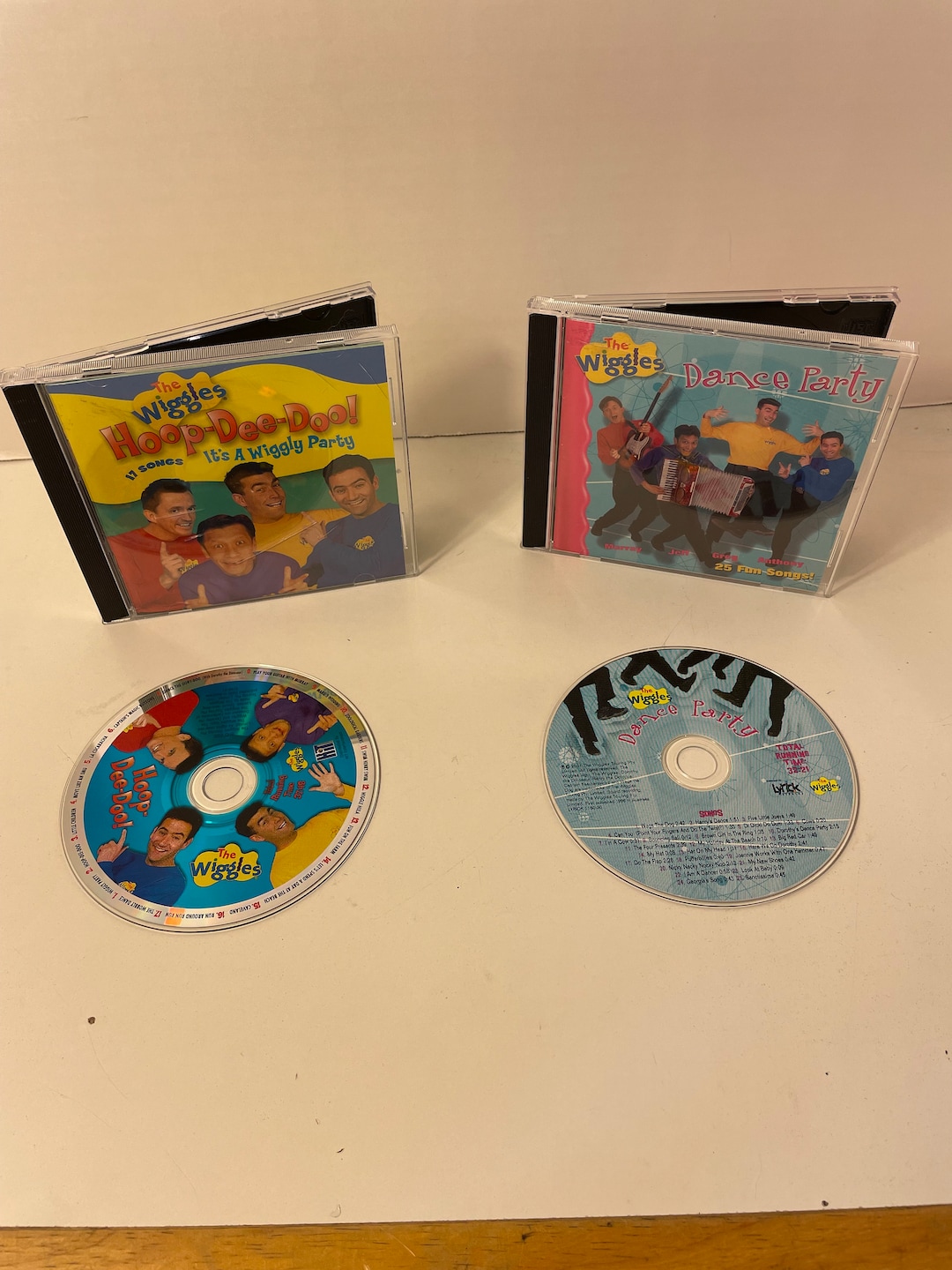 Vintage- Collectible- 2 Pc. CD Set- the Wiggles-hoop Dee Doo