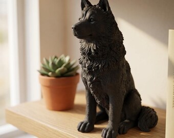 Alaskan Malamute Realistic Seated Dog Statue thumbnail 1