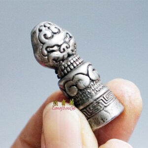 1.37インチの古代チベット仏教鉄隕石獅子頭仏典印章