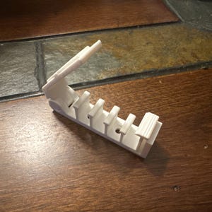 Locking Cable Organizer - 5 Slot