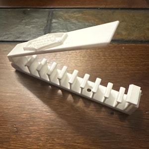 Locking Cable Organizer - 10 Slot