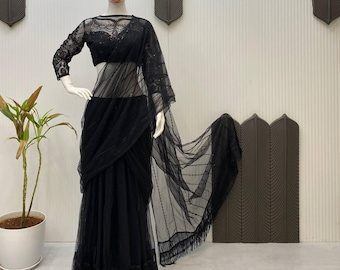 Eleganter schwarzer Pailletten-Netz-Sari mit Designer-Bluse für Party Wear, bestickter indischer Saree mit transparenten Details und modernem Drape-Stil