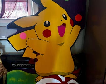 Exhibición gigante de malabarismo con un picachu