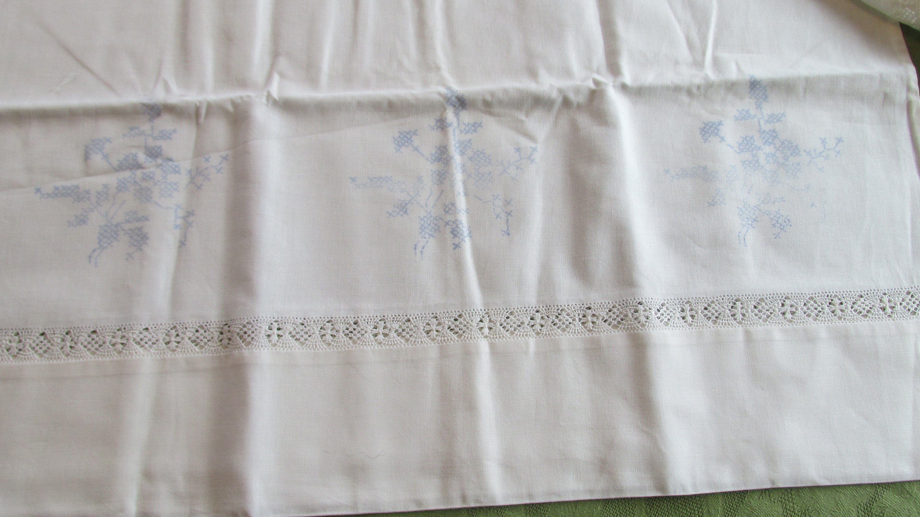PB255 Pr Pillowcases Stamped to Embroider Transfer Stamped Cotton to