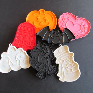 Lot von 7 Vintage Hallmark Cards Ltd Ausstechformen Hexe Fledermaus Geist Kürbis Valentinstag Herz Schneemann Glocke
