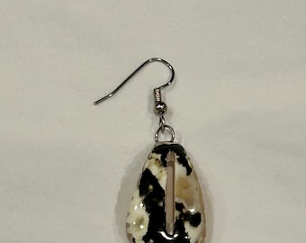 Pendiente colgante individual de concha de cauri - Hecho a mano