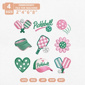 Könnte beinhalten: Stickdatei mit Pickleball-Motiven. Enthält Schläger, Bälle, ein Visier, eine Blume, ein Herz und eine Kappe mit dem Wort "Pickleball". Dateigrößen: 5 cm, 10 cm, 15 cm und 20 cm.