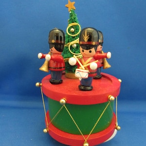 Musical Figurines With Christmas Tree Music Box
