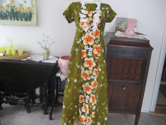 Ui Maikai Hawaiian Dress - image 1