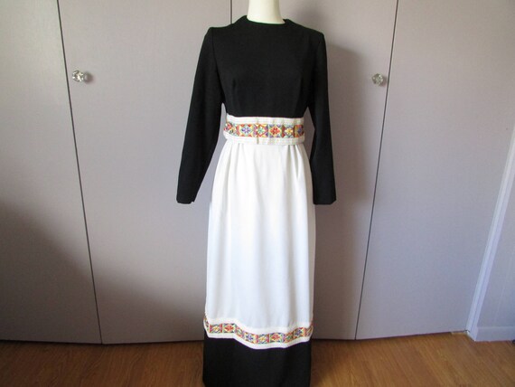 1970 White and Black Maxi Dress - image 2