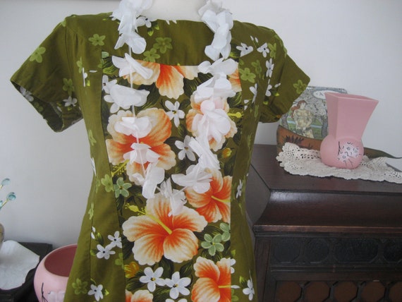 Ui Maikai Hawaiian Dress - image 3