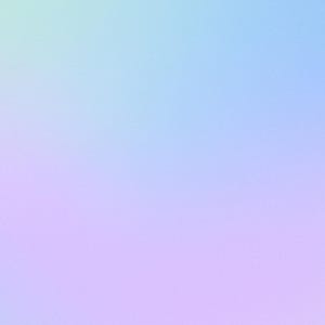 Op de afbeelding: Een zachte, pastelkleurige gradiëntachtergrond met een mix van lichtblauwe, lavendelkleurige en lichtgroene tinten. De kleuren gaan soepel in elkaar over, waardoor een subtiel, dromerig effect ontstaat. De afbeelding heeft een licht korrelige textuur.