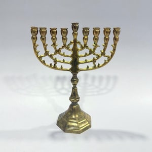 Vintage Solid Brass Hanukkah Menorah – 8&quot; x 6&quot; – Judaica – Traditional Jewish Decor