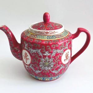 Vintage Jingdezhen China Teapot – Mun Shou Longevity Pattern – 32 oz – Hand painted Pink – 6" x 8"