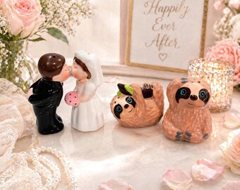 Set di saliera e pepiera in ceramica vintage con sposi che si baciano (sposi o bradipo)