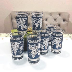 Set of 7 Vintage Hazel Atlas Highball Glasses – Wedgwood Blue and White Grape and Ivy Design (5.5&quot; x 2.75&quot;)