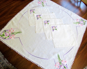 Vintage Tablecloth and Napkins-Hand Embroidered Flowers-Tatting trim
