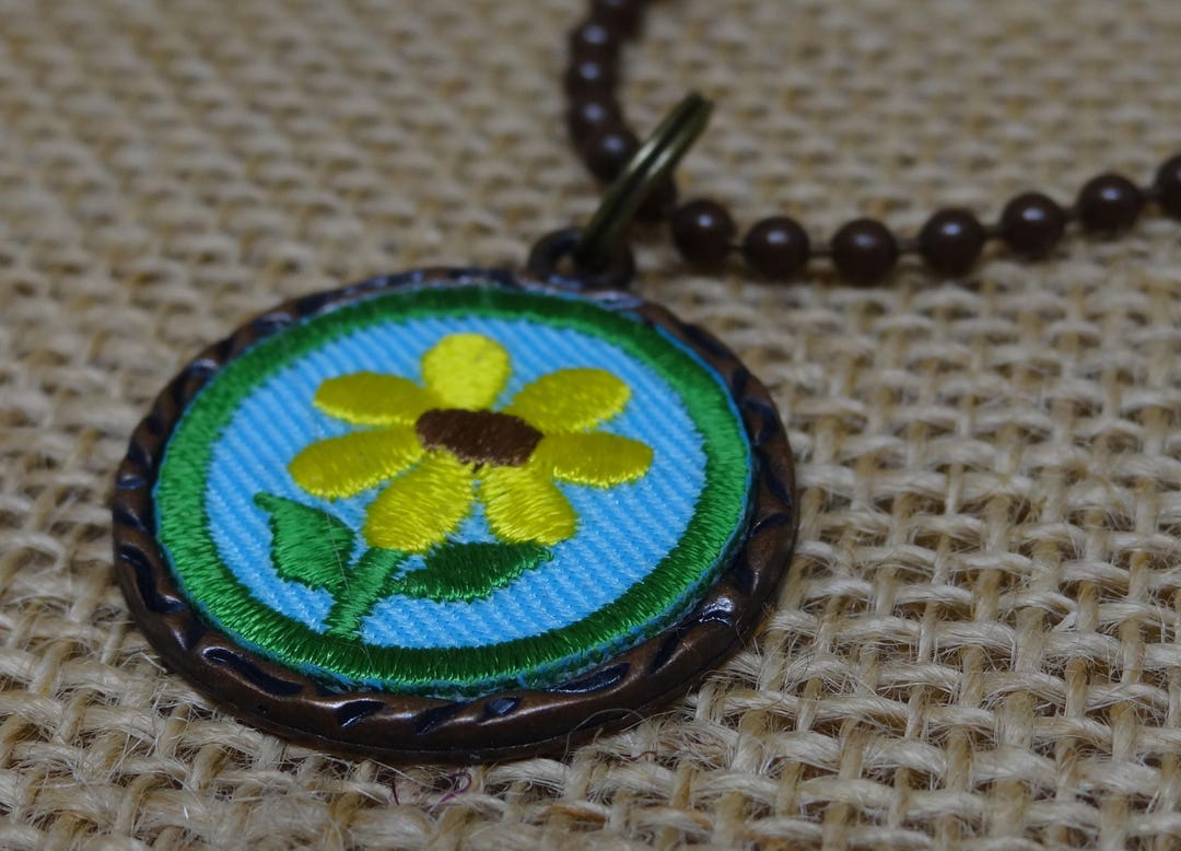 Pendentif Scout Blinky Yellow Star – Jaune, Pour Cartable, Accessoire Enfant (neuf)