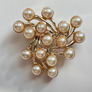 Simulated pearl cluster brooch in gold fill setting vintage 50s signed Emmons, Collectible mid century faux pearl cluster brooch, lapel pin