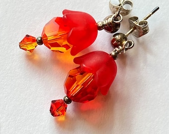 Brincos de prata de lei com pingentes de acrílico e cristais Swarovski Fire Opal.