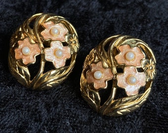 Pink enameled flower bouquet and faux pearl drop earrings in gold tone setting, Vintage floral motif drop earrings, Sweet Easter accessory