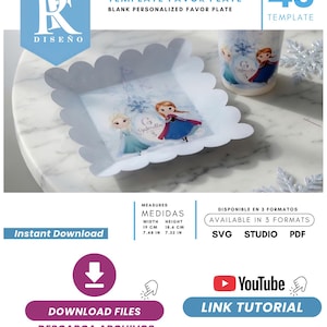 Könnte beinhalten: Eine leere, personalisierte Vorlagen-Servierplatte mit gewelltem Rand, mit Frozen-Motiv. Die Platte misst 19 cm breit und 18,6 cm hoch. Das Bild enthält auch eine passende Tasse und den Text "Sofort-Download" und "Dateien herunterladen".