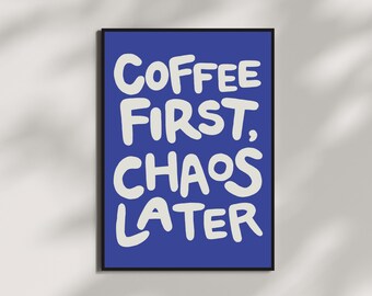 Impresión "Primero el café, luego el caos" / Decoración para carrito de bar azul cobalto (descarga digital)