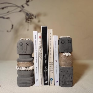 Statue sculptée serre-livres en pierre grise pour hommes pour décoration de bureau
