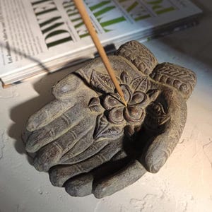 Porte-encens en forme de main chanceuse - Artisanat en ciment coulé - Décoration de méditation et d'aromathérapie de Bali