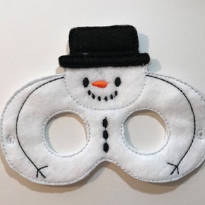 Divertente gioco di finzione con maschera da pupazzo di neve in feltro per bambini