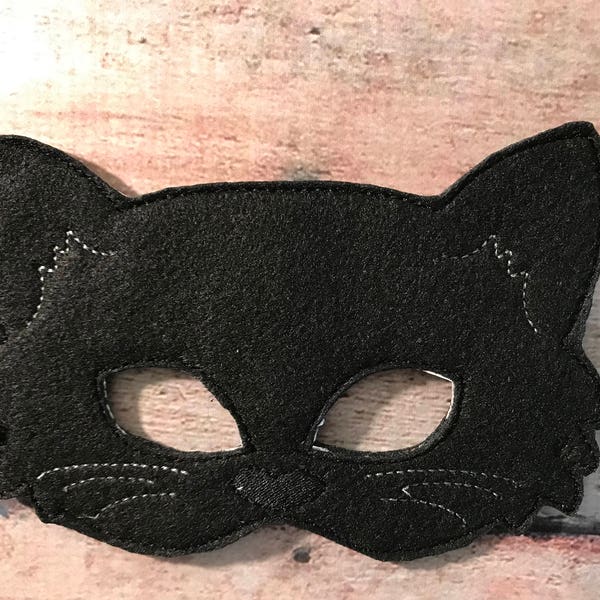 Nothing superstitious about this felt pretend play black cat mask for kids