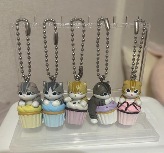 Mofusand Cat Cupcake Keychain – Kawaii Gashapon Charm | Japanese